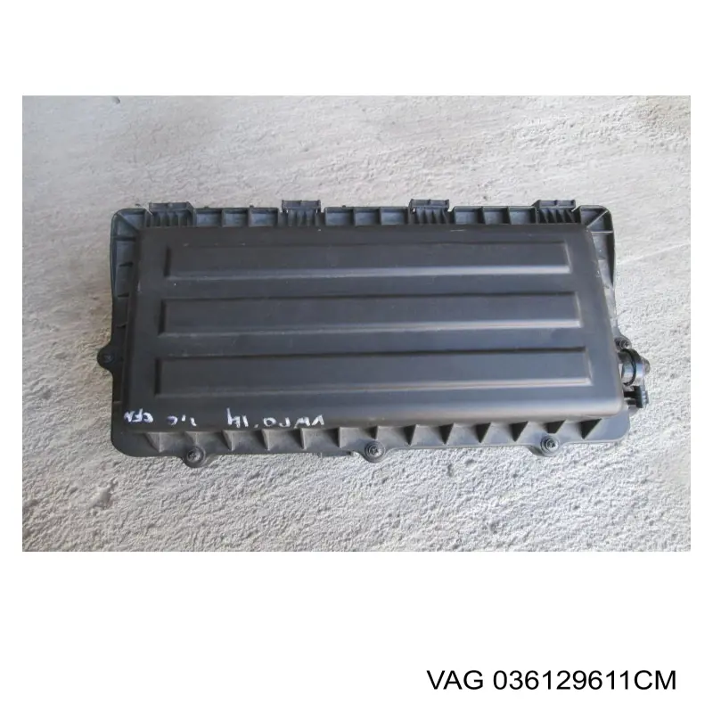 036129611CM VAG caja del filtro de aire