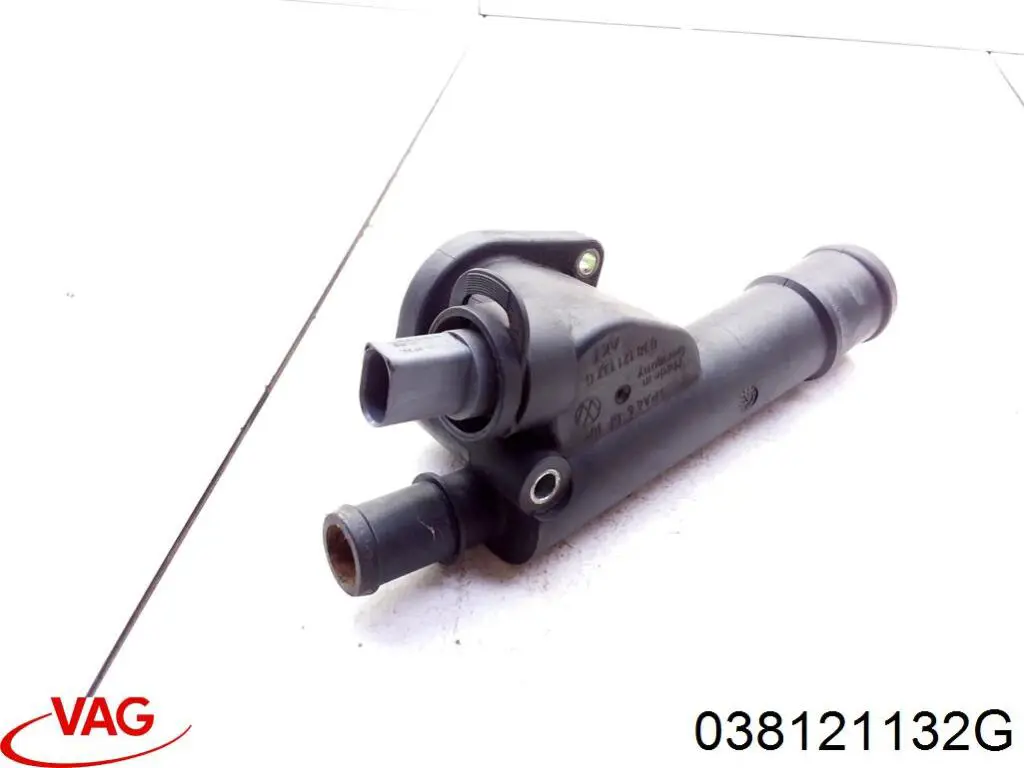 038121132G VAG Brida del sistema de refrigeración (triple unión)