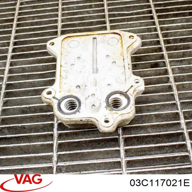 Enfriador de aceite  VAG 03C117021E