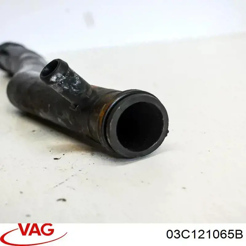Manguera de admisión de la bomba de agua 03C121065B VAG