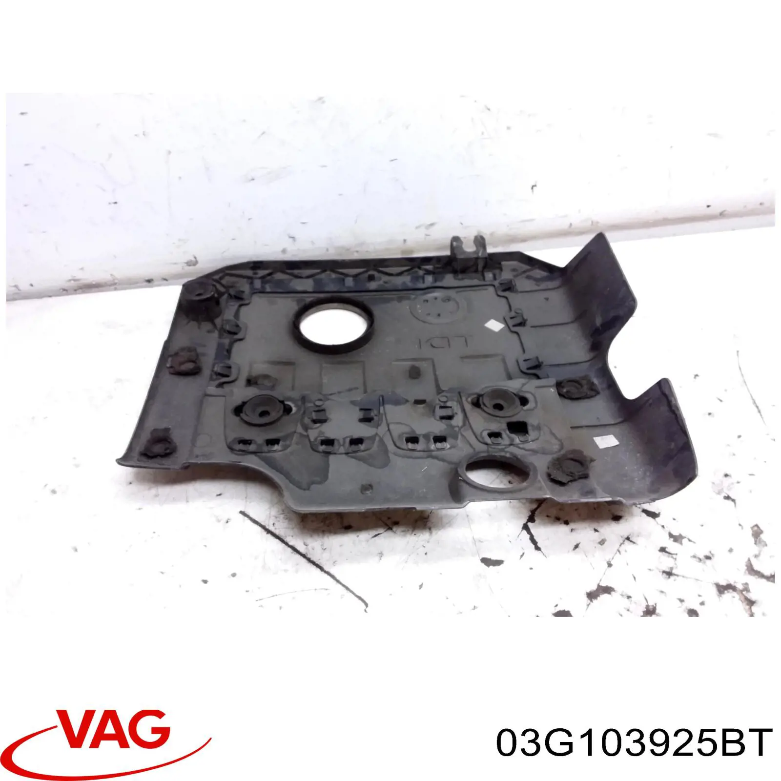 03G103925BT VAG cubierta de motor decorativa