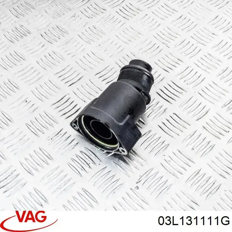 Tubo de salida de aire del turbocompresor VAG 03L131111G