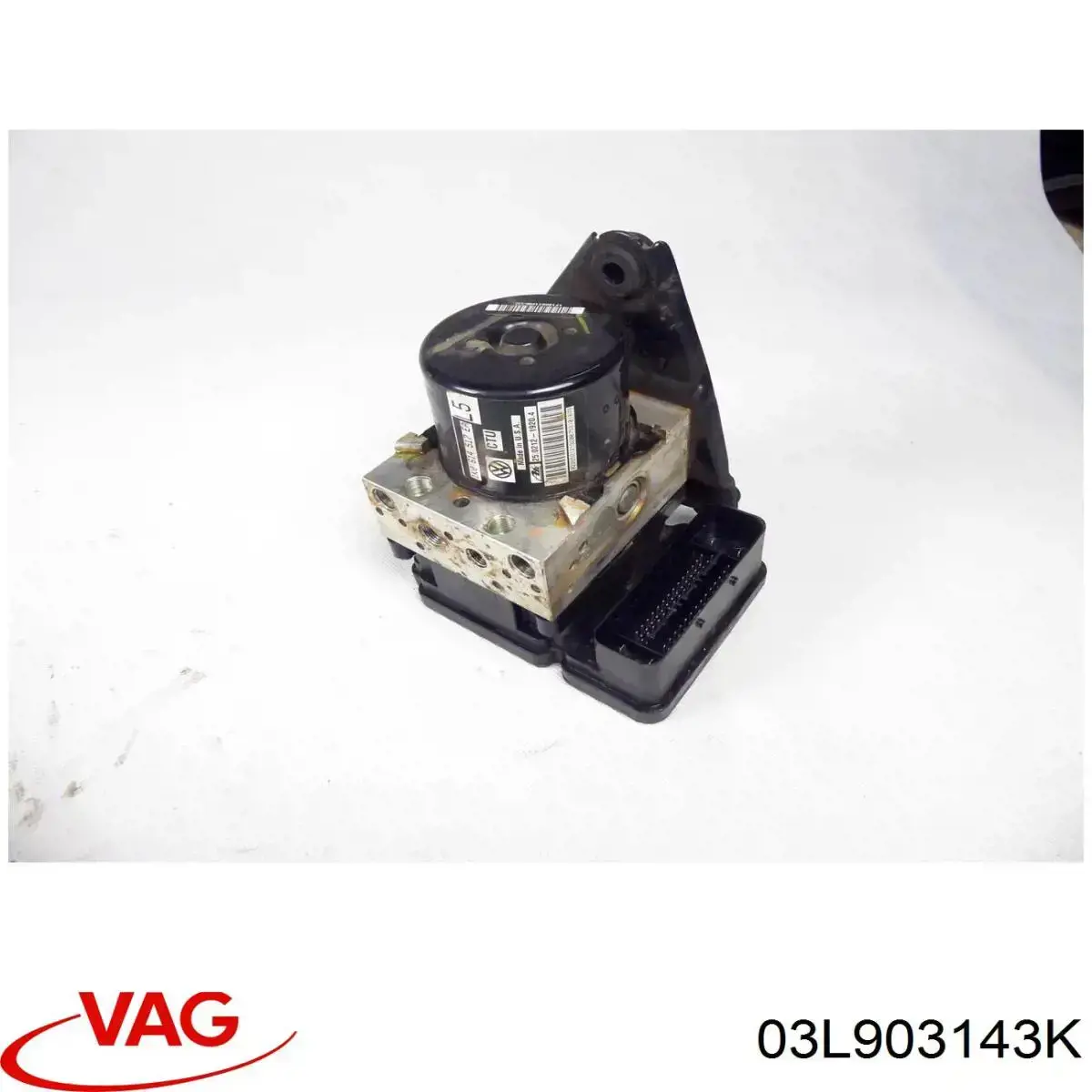 Soporte del alternador 03L903143K VAG