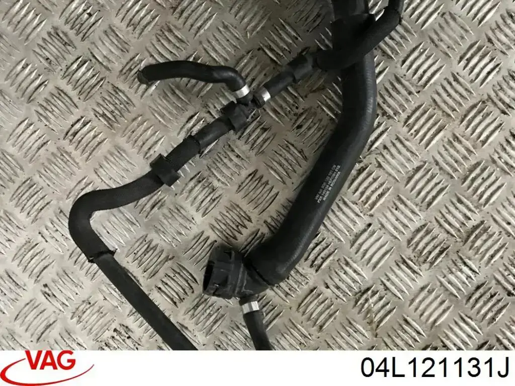 Brida del sistema de refrigeración (triple unión) 04L121131J VAG