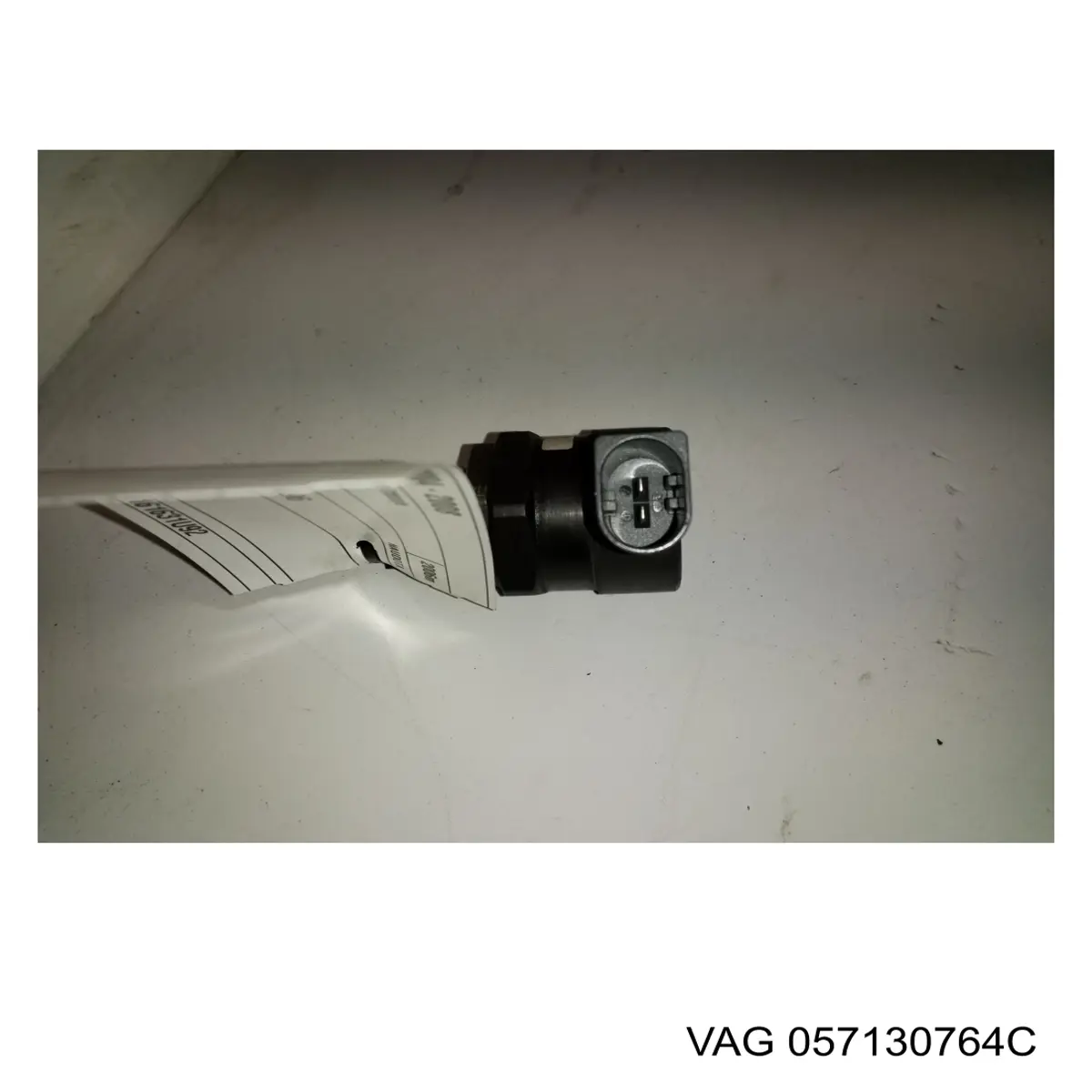 057130764C VAG regulador de presión de combustible