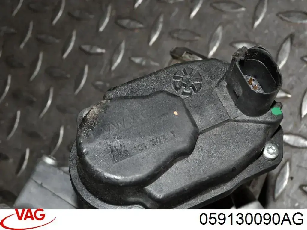 Rampa de combustible derecha VAG 059130090AG