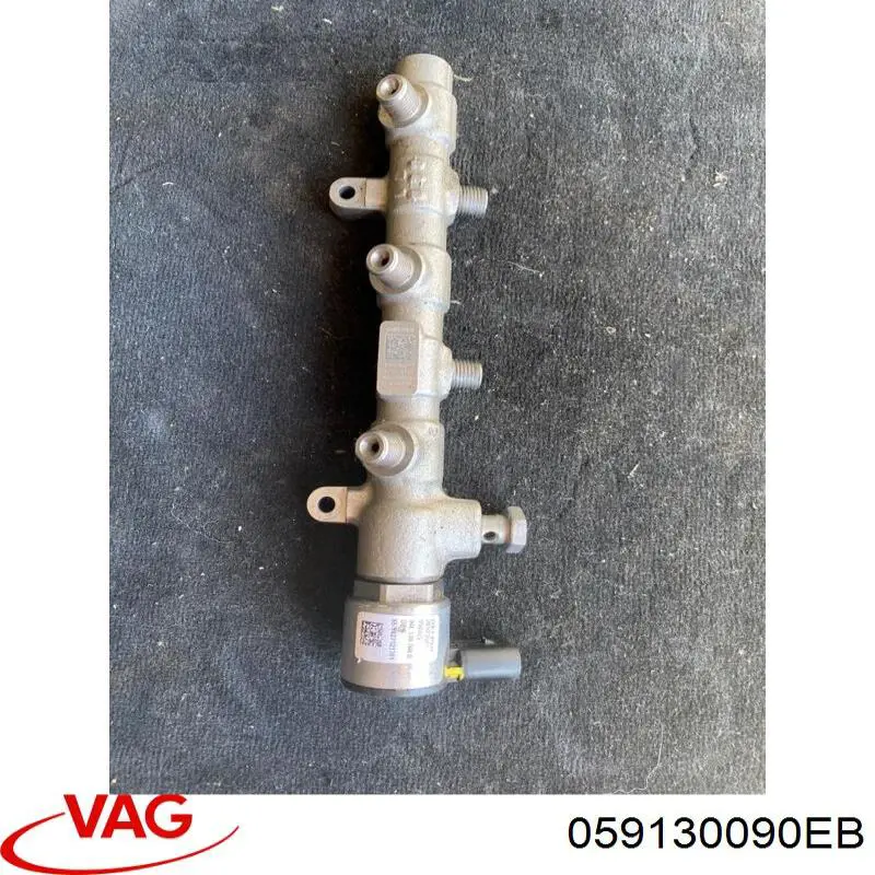 059130090EB VAG Rampa de combustible derecha