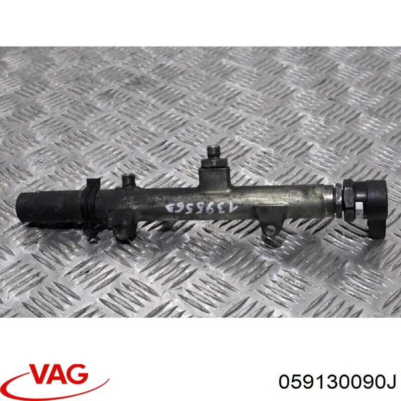 Rampa de combustible derecha 059130090J VAG