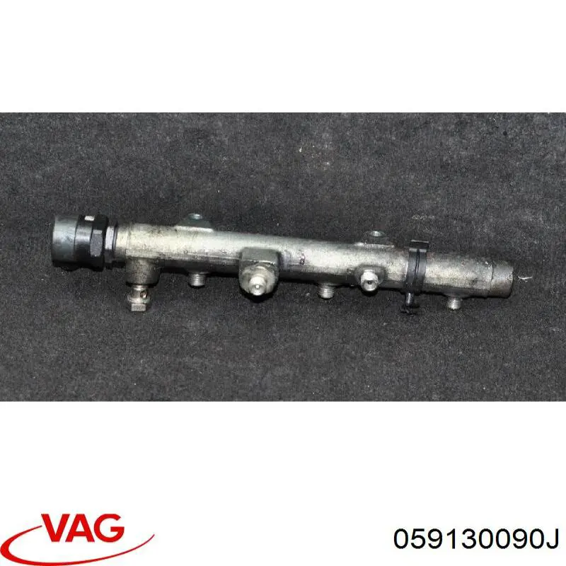Rampa de combustible derecha VAG 059130090J