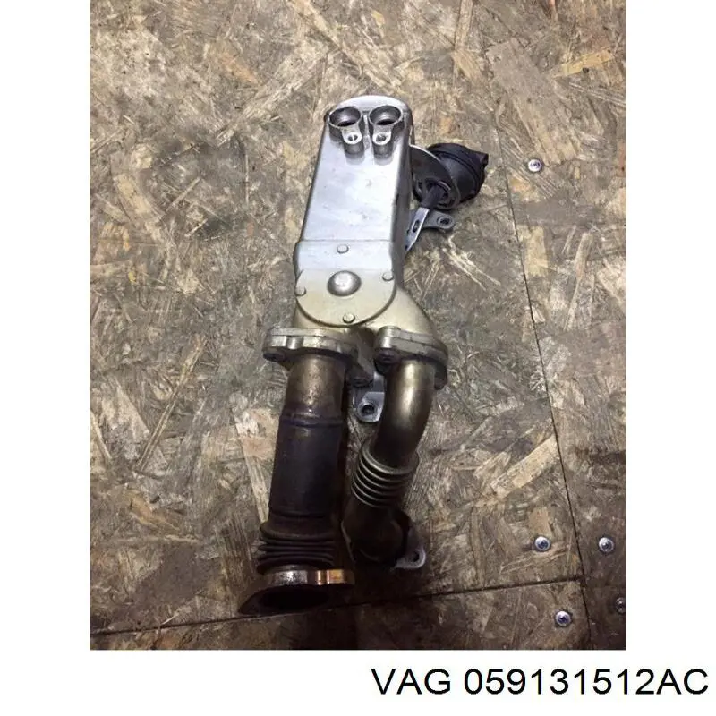 059131512AR VAG Enfriador de recirculación de gases de escape EGR