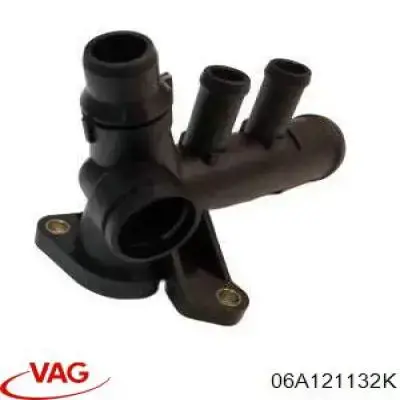 06A121132K VAG brida del sistema de refrigeración (triple)