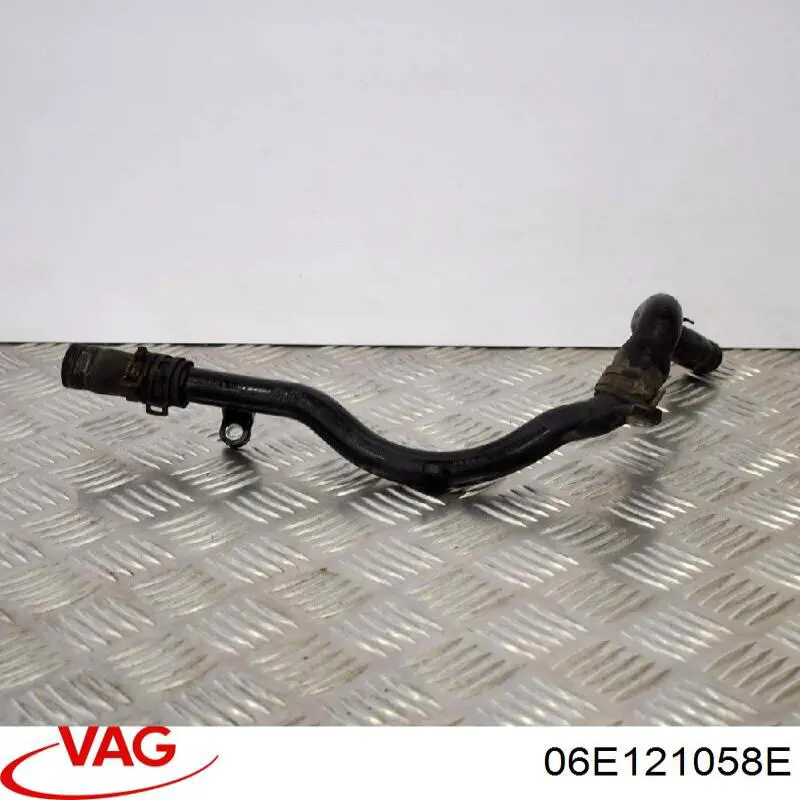 Manguito de líquido refrigerante VAG 06E121058E precio, desde 2,88 EUR