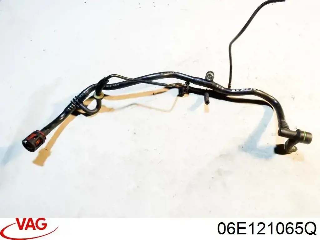 Manguera (conducto) del sistema de refrigeración 06E121065N VAG
