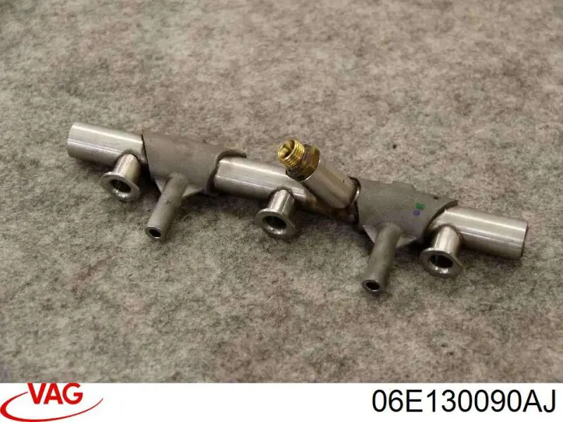 Rampa de combustible derecha VAG 06E130090AJ precio, desde 107,45 EUR