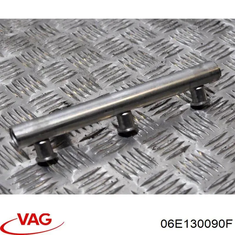 Rampa de combustible derecha 06E130090F VAG