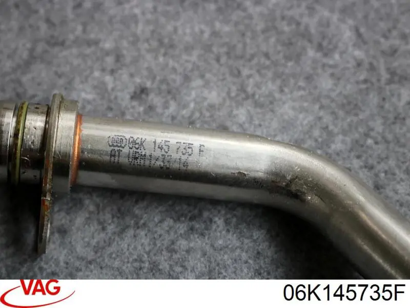 Tubo de drenaje de aceite de turbocompresor 06K145735F VAG