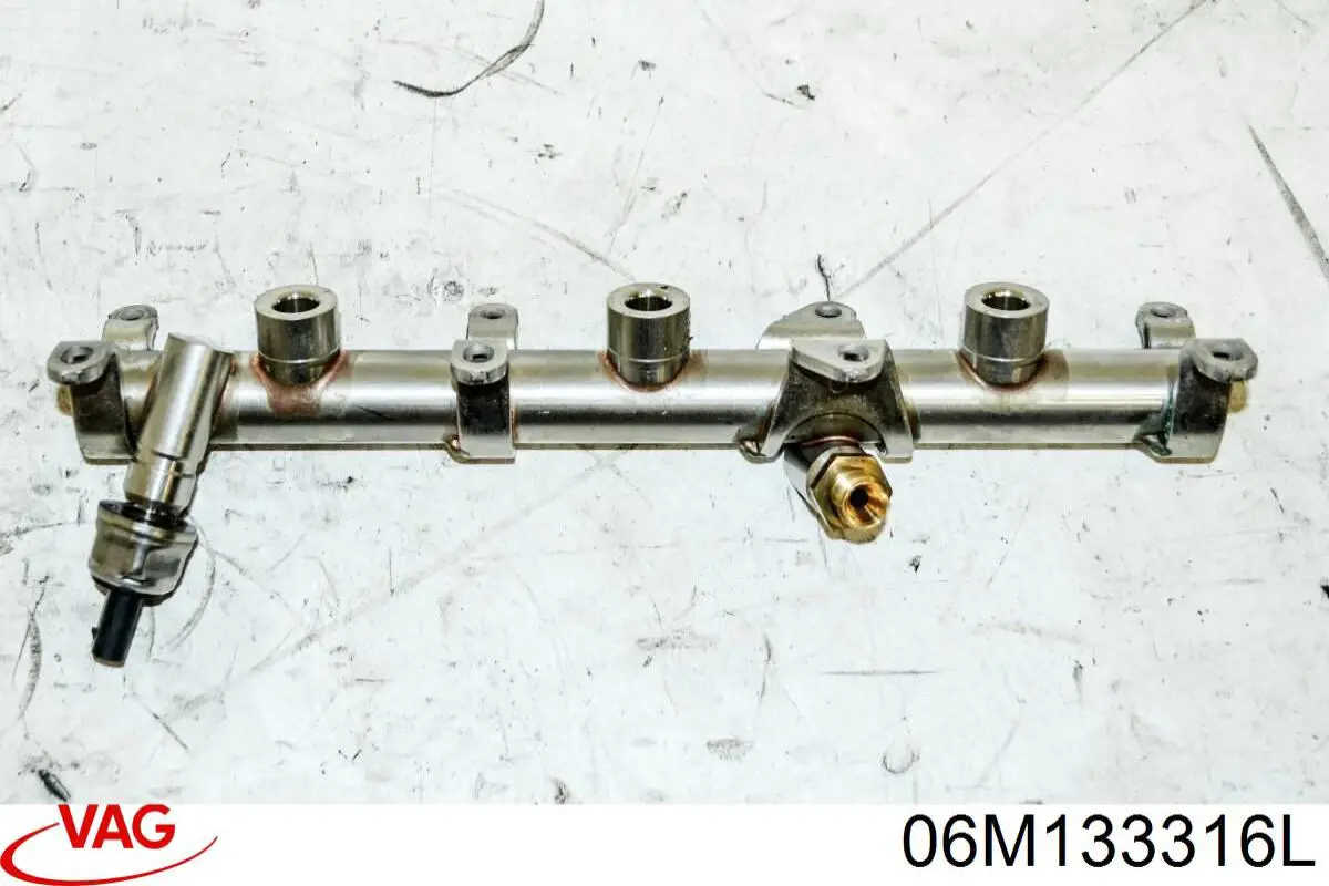 Rampa de combustible derecha 06M133316L VAG