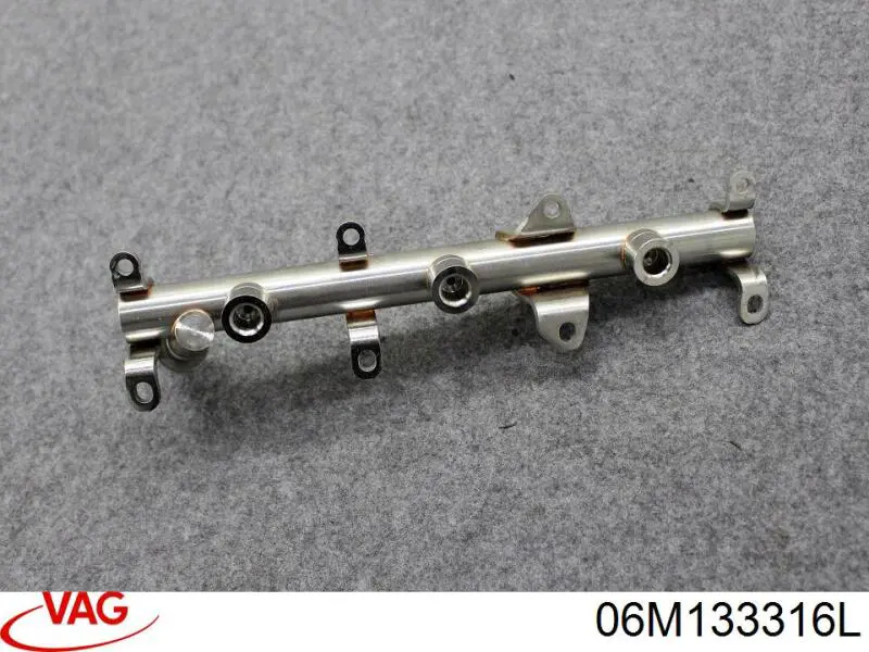 06M133316L VAG Rampa de combustible derecha