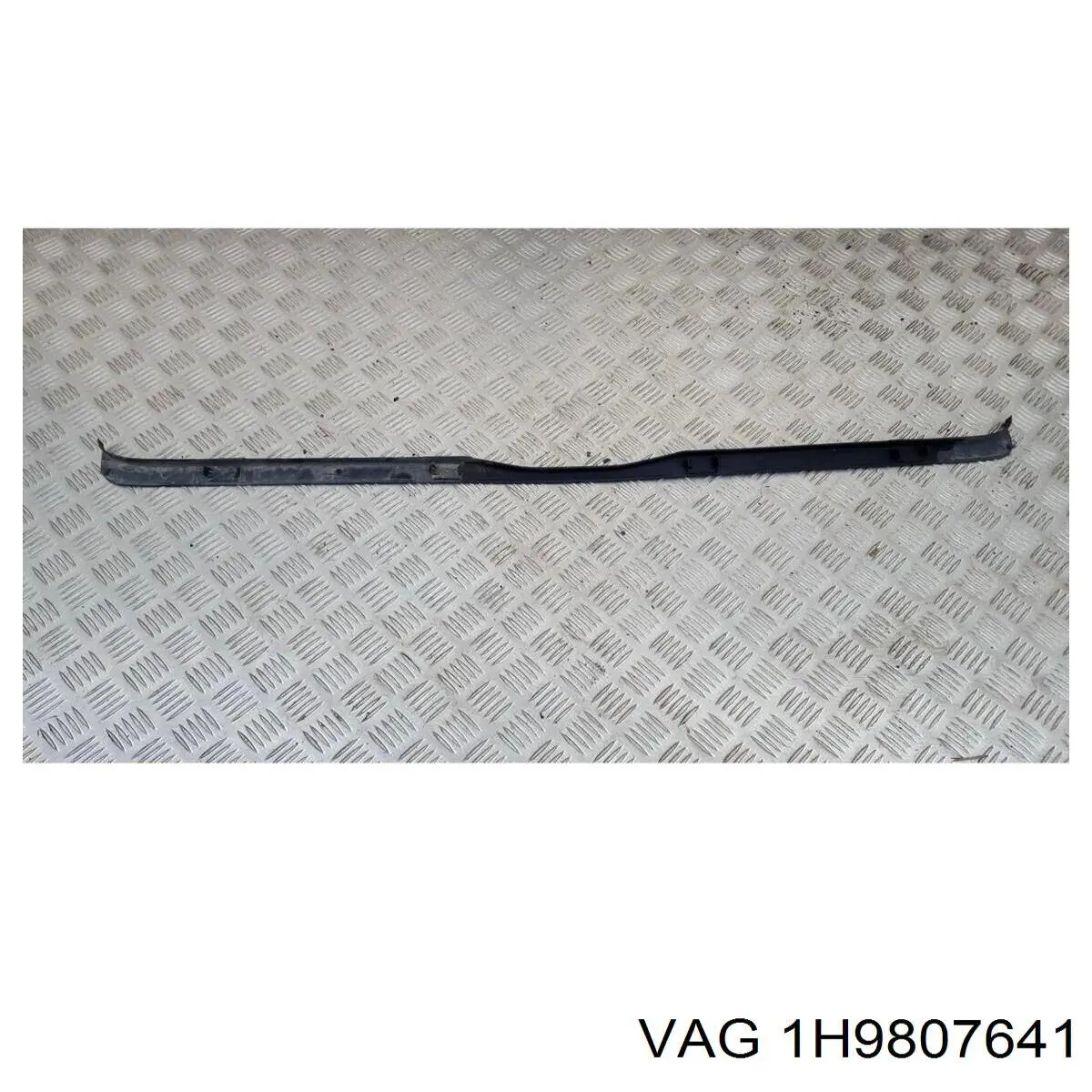 1H9807641B41 VAG Calandra
