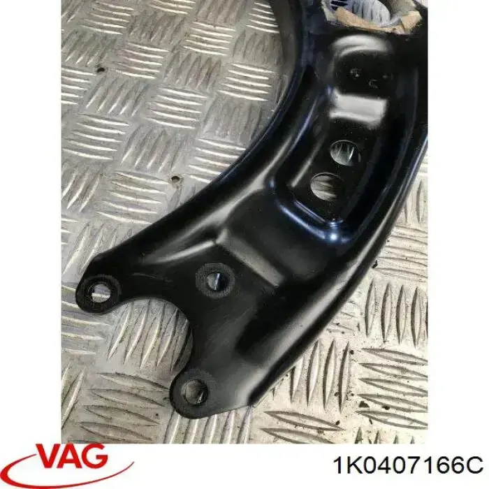 Brazo inferior derecho de la suspensión delantera 1K0407166C VAG