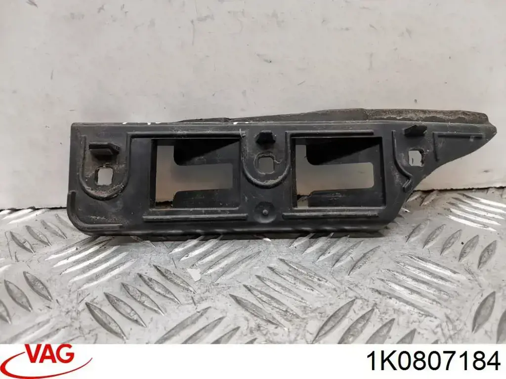 Soporte de paragolpes delantero exterior derecho VAG 1K0807184