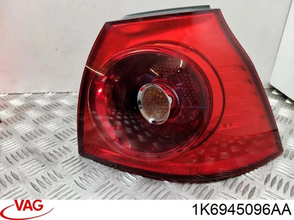 Piloto trasero exterior derecho VAG 1K6945096AA precio, desde 43,82 EUR