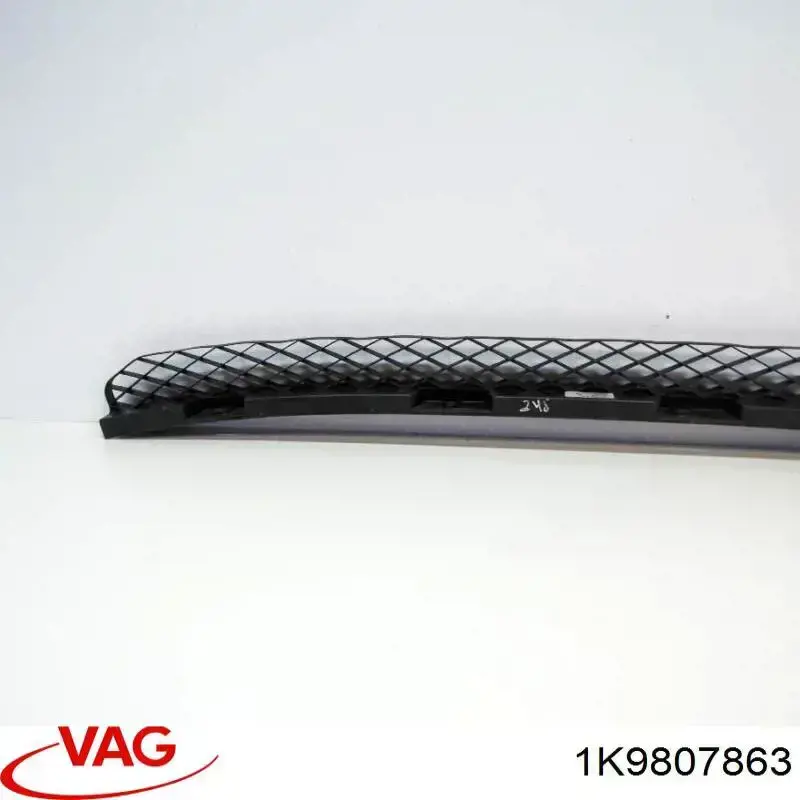 Protector superior del parachoques trasero (estribo) VAG 1K9807863 precio, desde 20,77 EUR