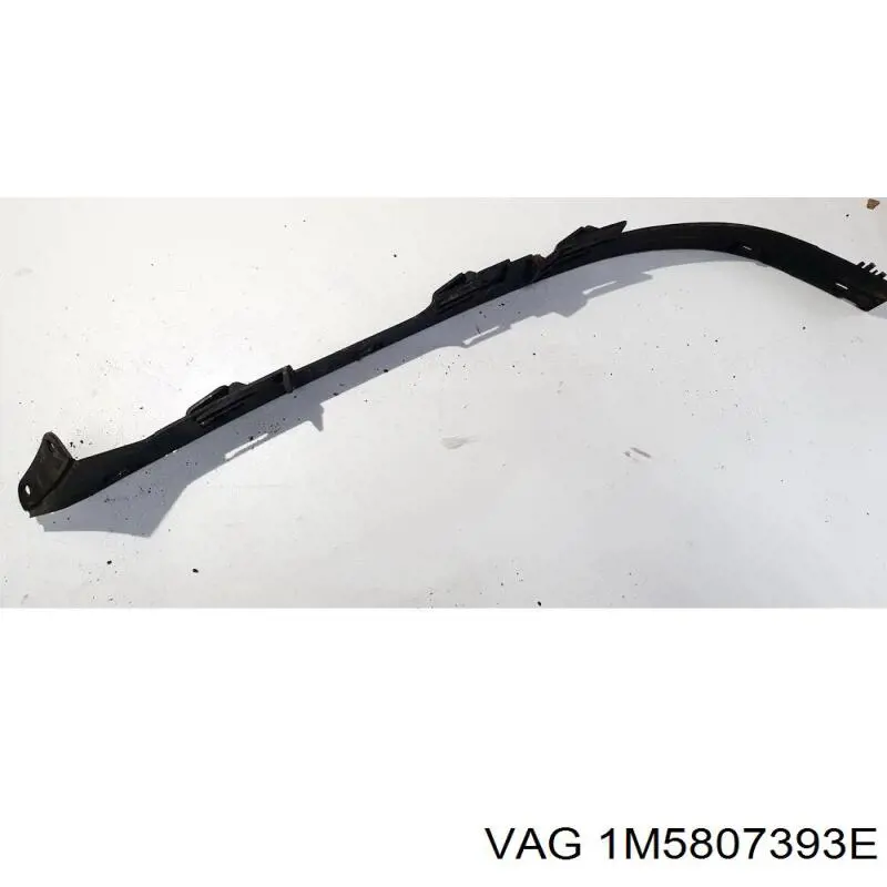 1M5807393E VAG Soporte delantero izquierdo para aleta delantera