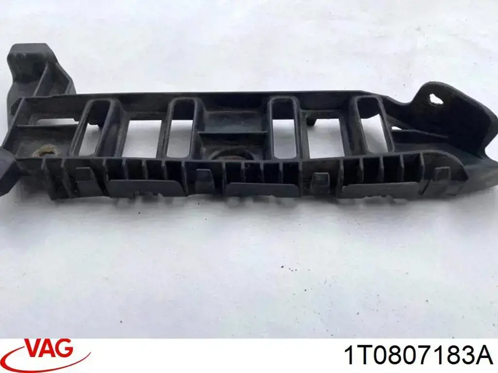 Soporte exterior izquierdo del parachoques delantero 1T0807183A VAG