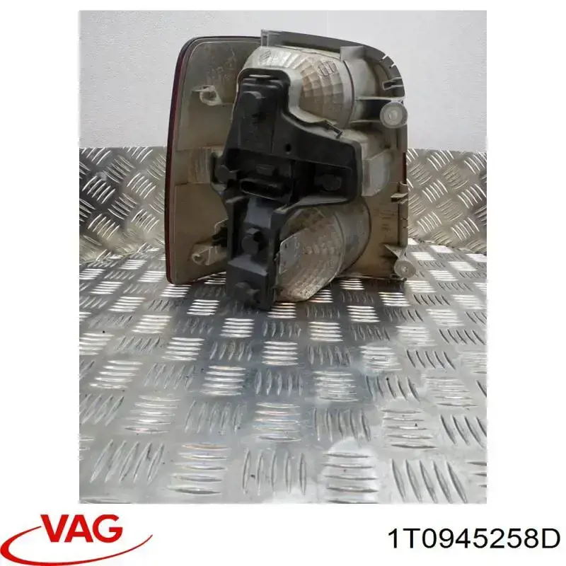  VAG 1T0945258D