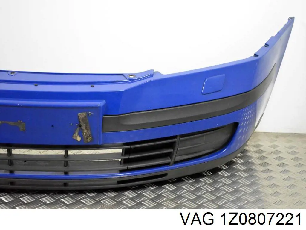 107195608 VAG Paragolpes delantero