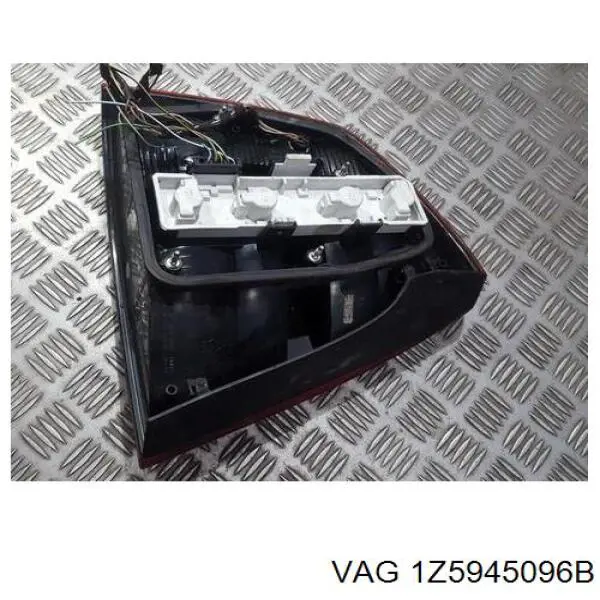 Piloto trasero derecho VAG 1Z5945096B precio, desde 53,62 EUR