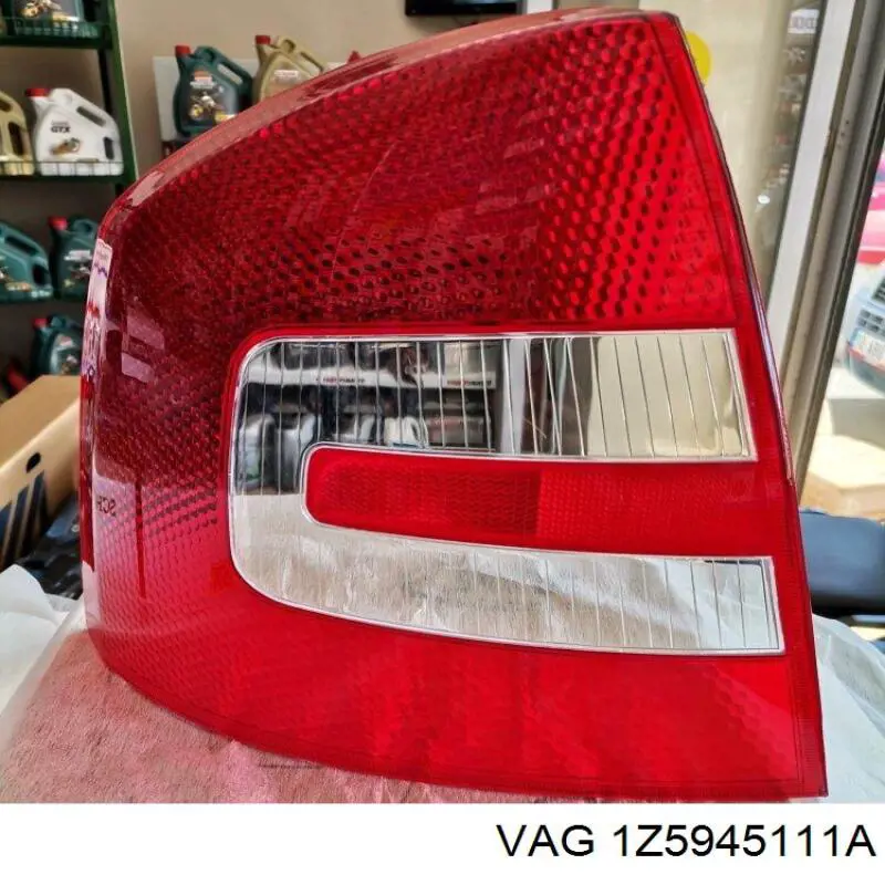 Piloto trasero izquierdo VAG 1Z5945111A precio, desde 57,22 EUR