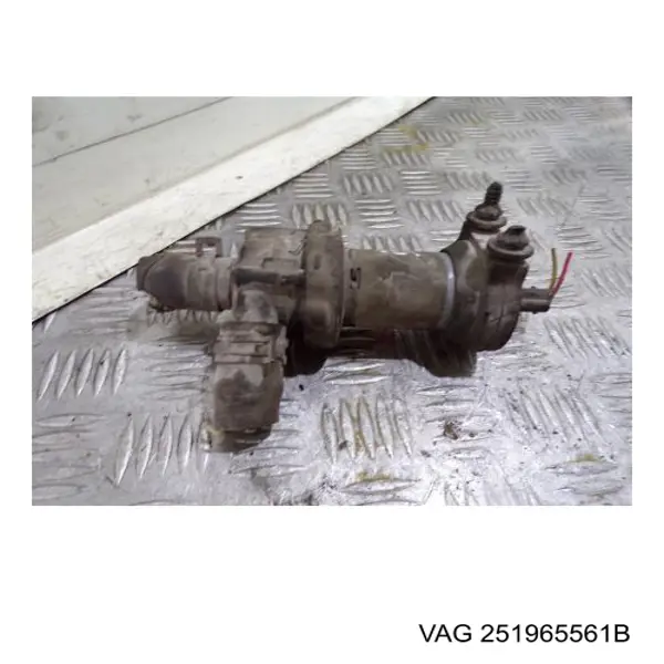 Comprar 251965561B VAG Bomba de agua eléctrica auxiliar
