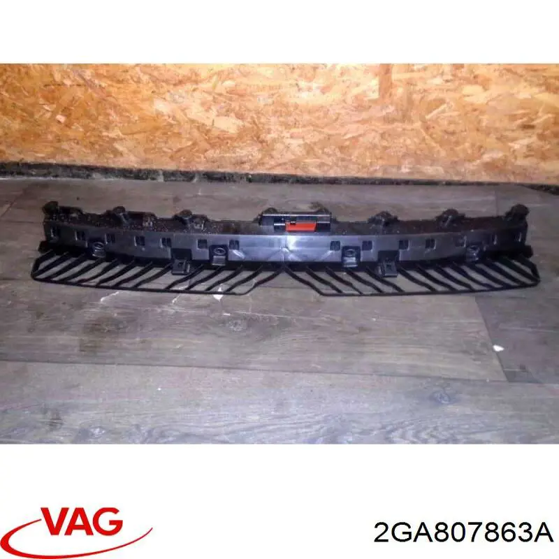 2GA807863A VAG Soporte central del parachoques trasero