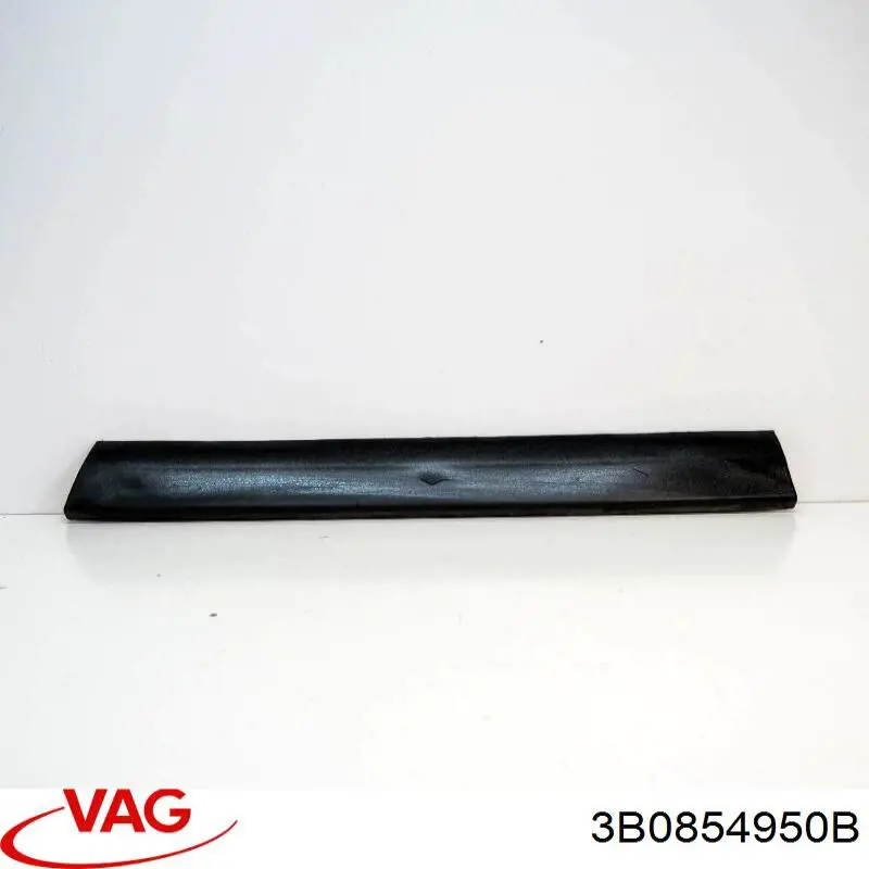 Moldura inferior de la puerta trasera derecha 3B0854950B VAG
