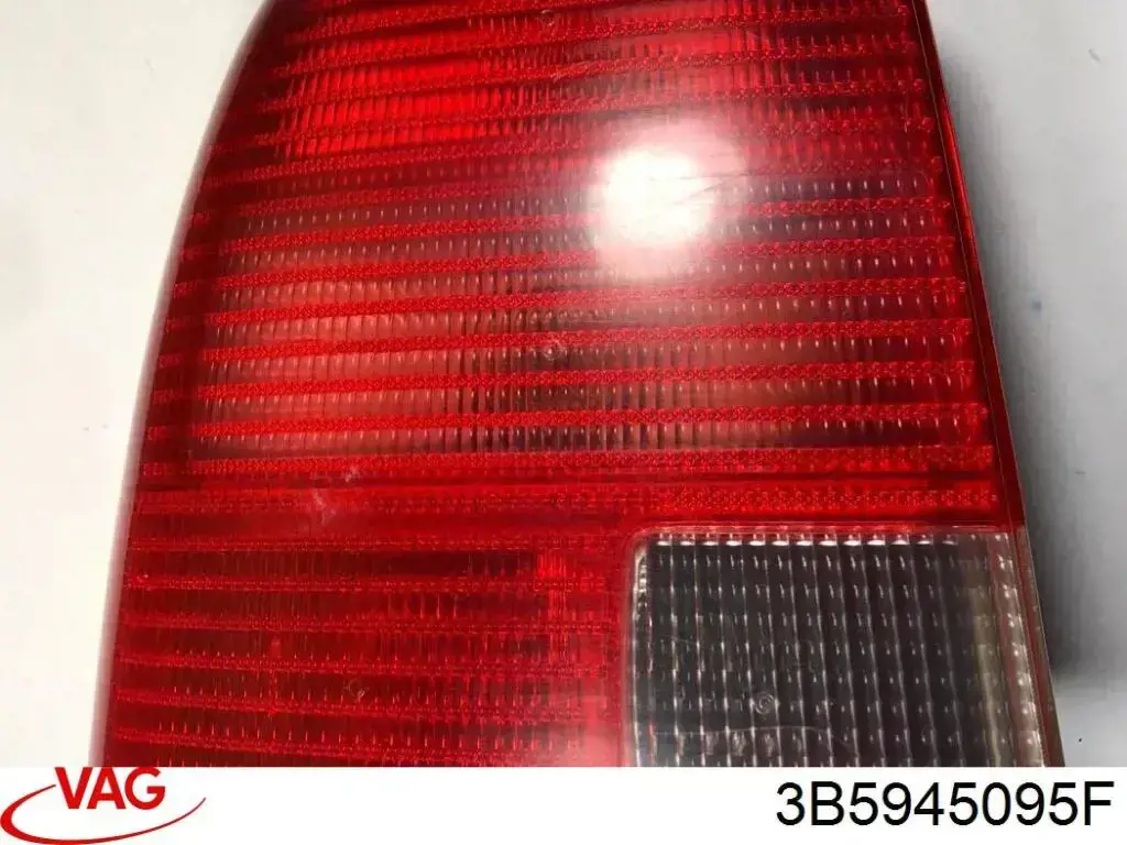 Piloto trasero izquierdo VAG 3B5945095F precio, desde 48,34 EUR