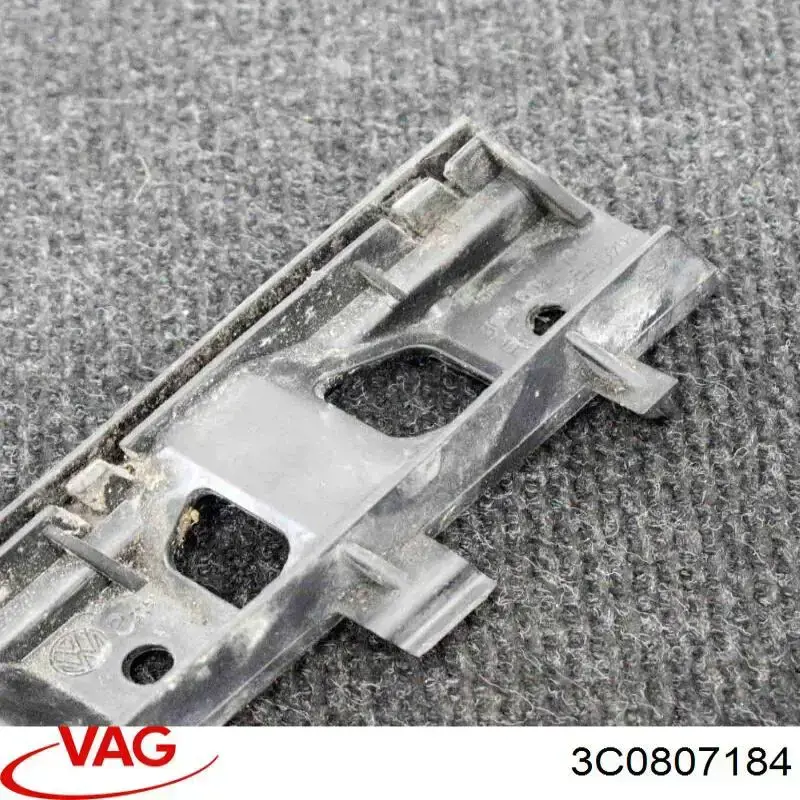 Guía derecha del parachoques delantero 3C0807184 VAG