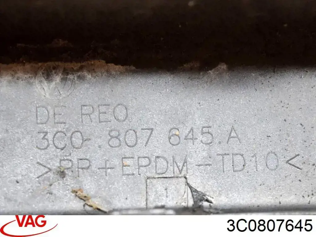Moldura de paragolpes delantero izquierdo  VAG 3C0807645