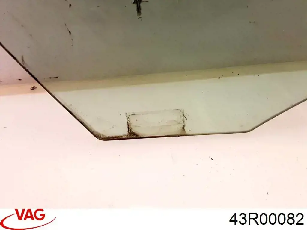 43R00082 VAG Luna de puerta delantera derecha