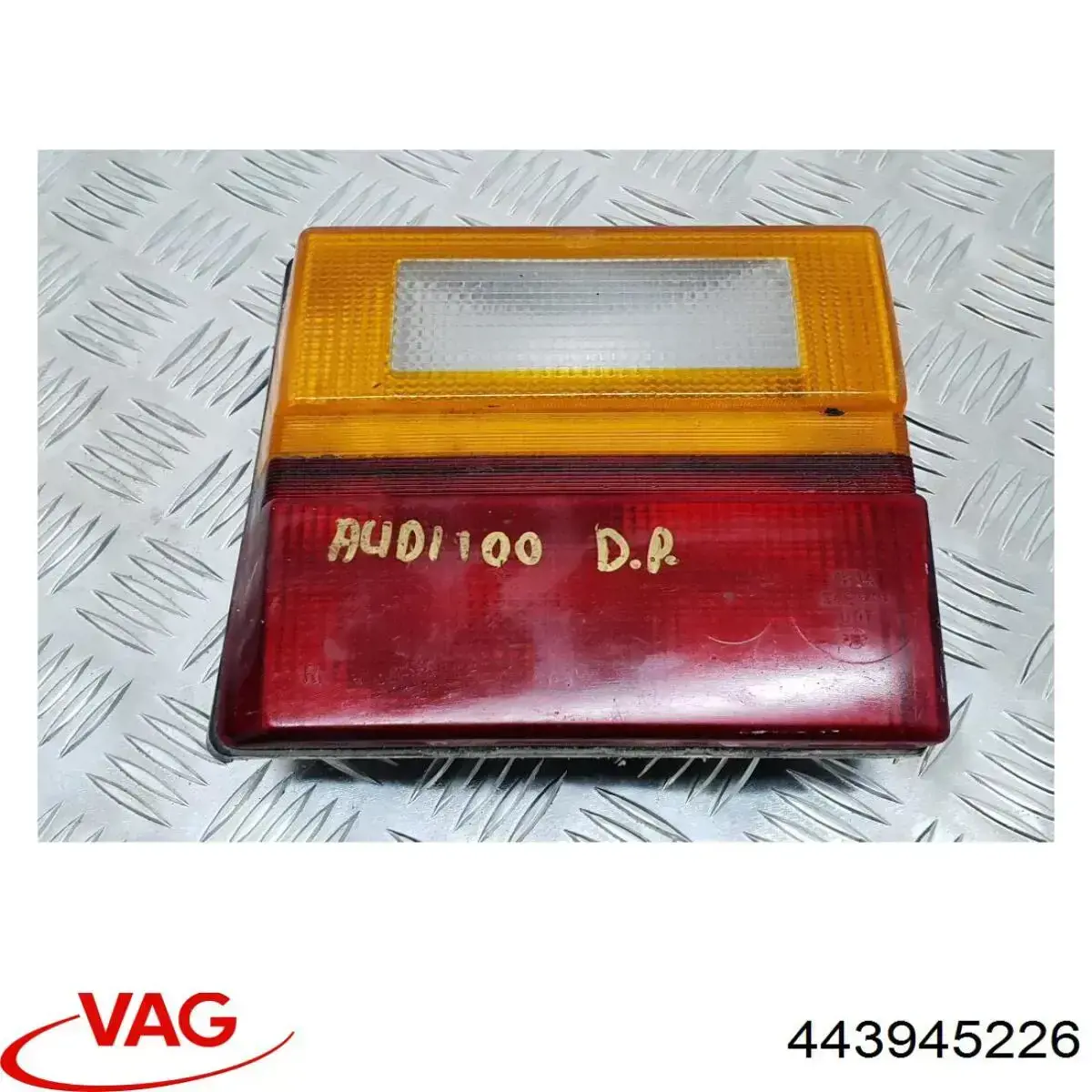 Piloto trasero interior derecho VAG 443945226 precio, desde 39,20 EUR