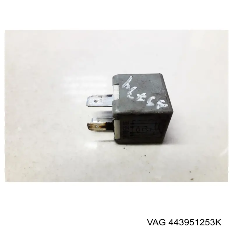 Relé ventilador 443951253K VAG