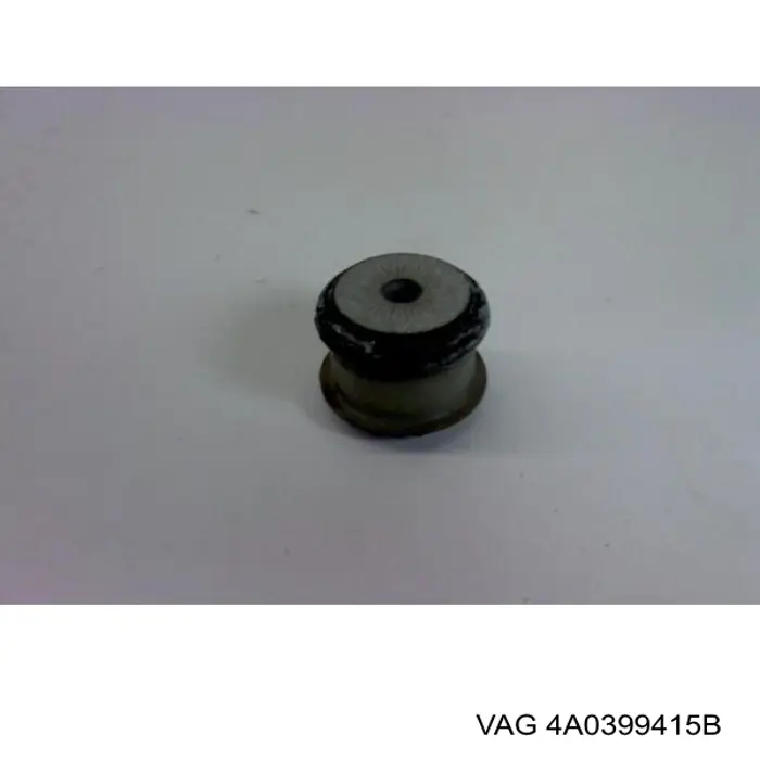 Buje silencioso del subchasis delantero 4A0399415B VAG