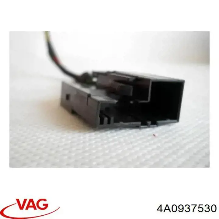 Caja de fusibles trasera interior 4A0937530 VAG
