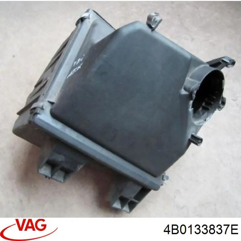 Comprar 4B0133837E VAG Caja del filtro de aire