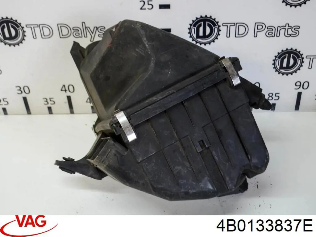 Caja del filtro de aire 4B0133837E VAG