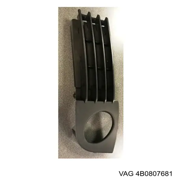 Rejilla del parachoques delantera izquierda 4B0807681 VAG