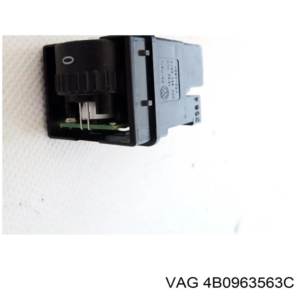 Botón de encendido de calefacción del asiento VAG 4B0963563C precio, desde 165,64 EUR