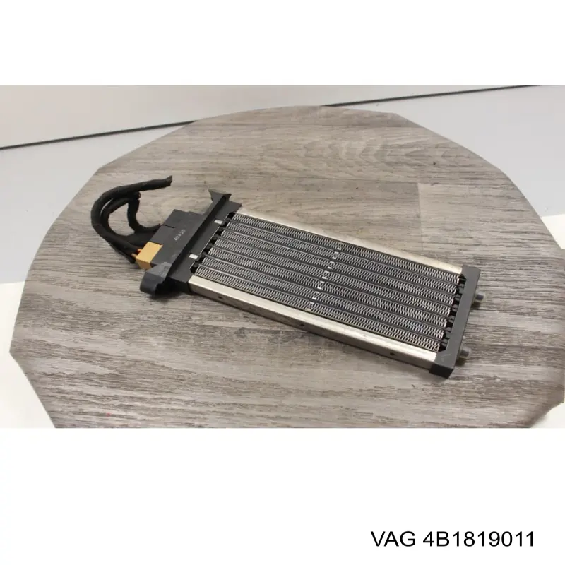 Calentador eléctrico de aire para el sistema de calefacción del habitáculo 4B1819011 VAG