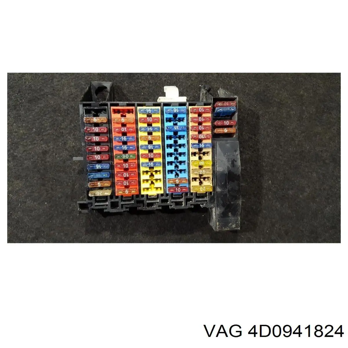 4D0941824 VAG Caja de relés y fusibles